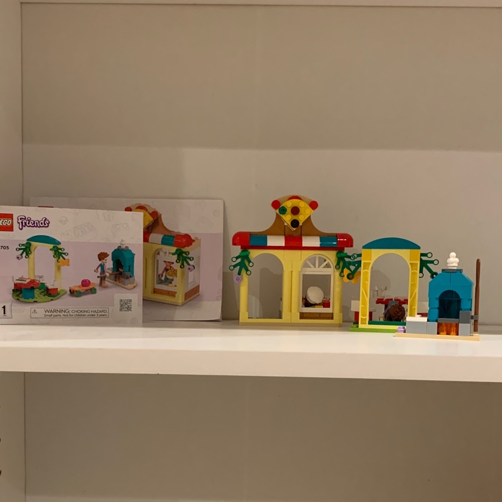 Lego pizza shop